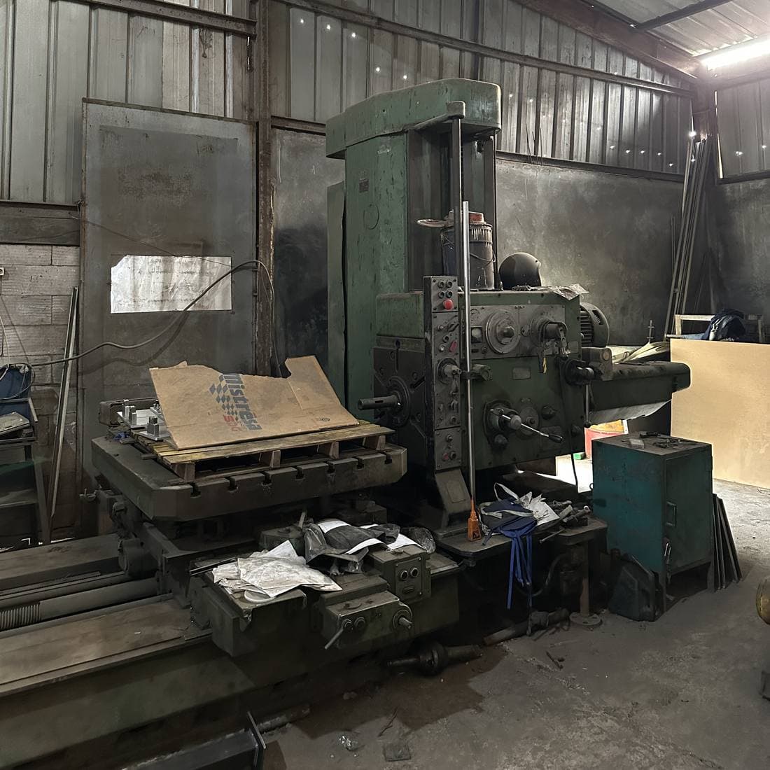 Mesin horizontal boring dan milling